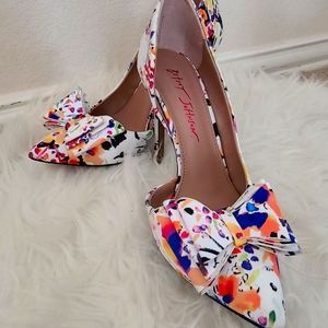 Betsy Johnson Prince d'Orsay Floral Pumps 7m